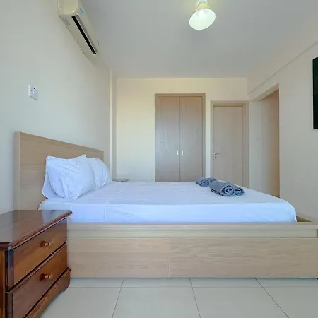 Crystal View Two Bedroom Side Sea View Apartament *