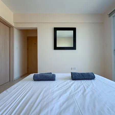 Crystal View Two Bedroom Side Sea View Apartament